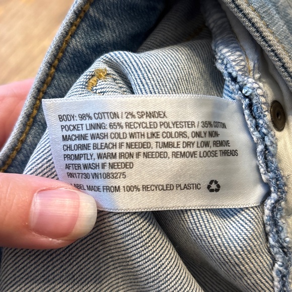 NWT Universal Thread Mid Rise Boyfriend Jean Shorts - Picture 7 of 11